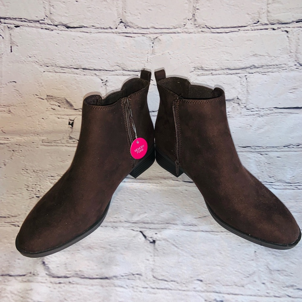 NWT size 8 brown suede side zip booties